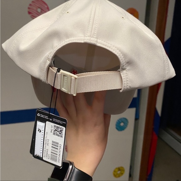 Lululemon BUNDLE 💜HAT SOCKS 🧦 AND HAIR ACCESSORIES 💜✝️ - Picture 5 of 17